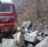 Изтеглиха локомотива от Кресненското дефиле