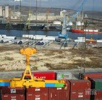 Работници и служители от Пристанище Варна-Запад излизат на протест