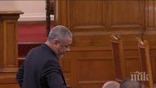 ПЪРВО В ПИК TV: Валери Симеонов влезе в залата като депутат - гледайте НА ЖИВО (СНИМКИ)