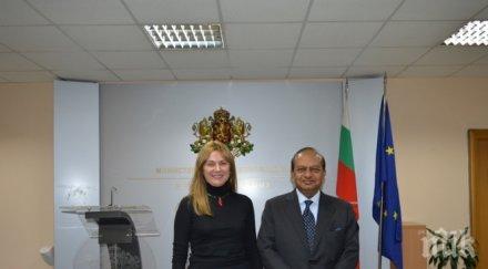 индийци наливат млн долара нас