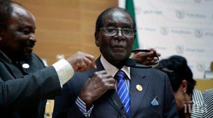 бившият президент зимбабве робърт мугабе ходи