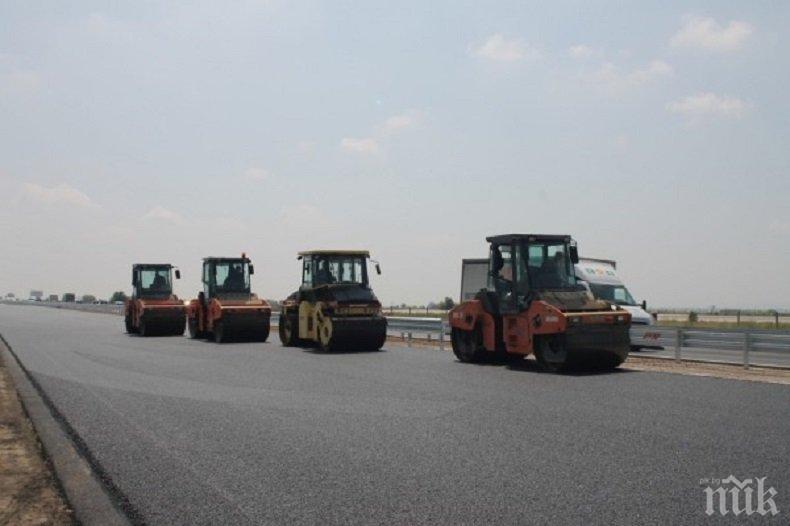 Ремонтират ударно 10 пътни отсечки в Бургаско до края на годината