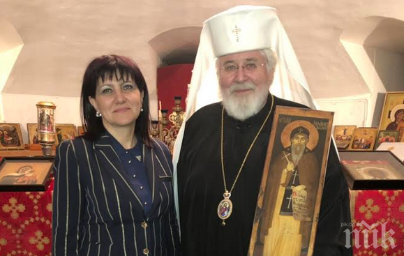 Цвета Караянчева благословена от Негово Високопреосвещенство Лео