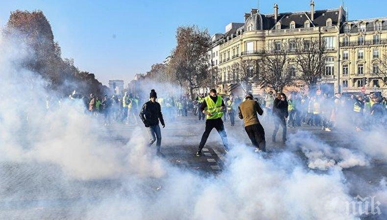 Полицията разпръсна със сълзотворен газ демонстрантите в центъра на Париж (ВИДЕО/СНИМКИ)