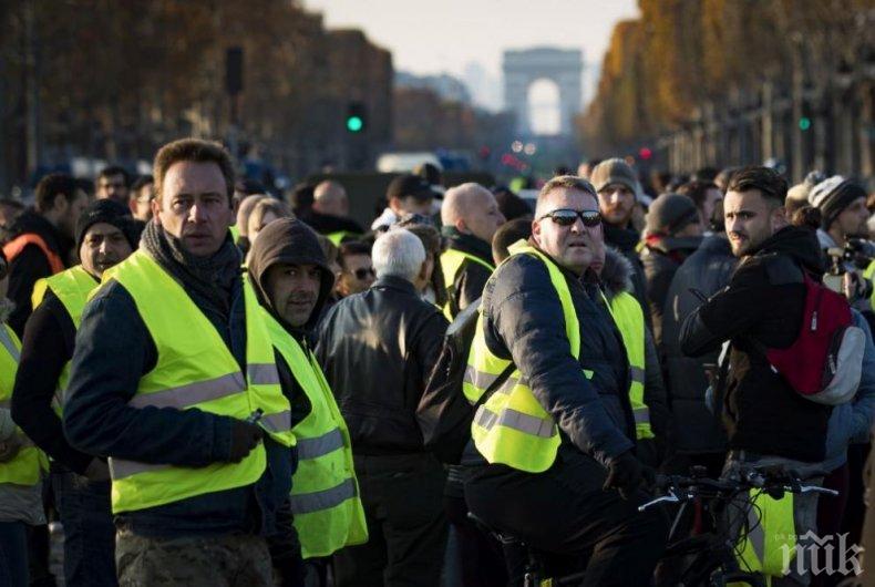 Шести пореден ден на пътни блокади във Франция срещу високите цени на горивата

