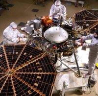 Уникален космически апарат ще мери вътрешната температура на Червената планета (СНИМКИ)