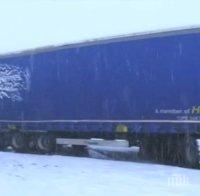 ОТ ПОСЛЕДНИТЕ МИНУТИ: ТИР се обърна край Монтана (СНИМКА)