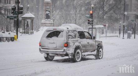 отмениха стотици полети щатите заради снежни бури