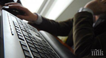 измамници лъжат хора притежават техни кадри неприлично съдържание