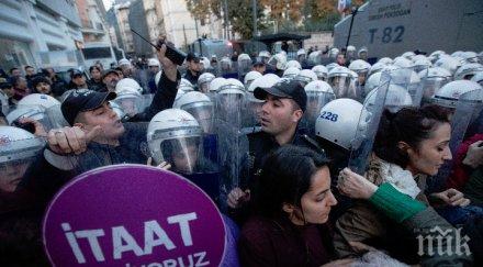 полицията истанбул препречи пътя един протестите насилието жени града