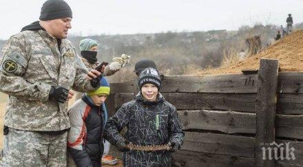 скандално украинците изкараха невръстни деца правят военните окопи видео снимки