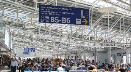 руски граждани останали блокирани летището киев