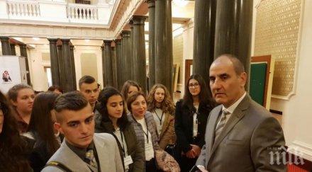 цветанов срещна ученици парламента
