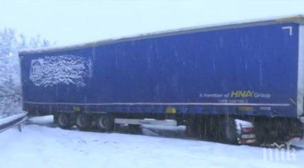 последните минути тир обърна монтана снимка