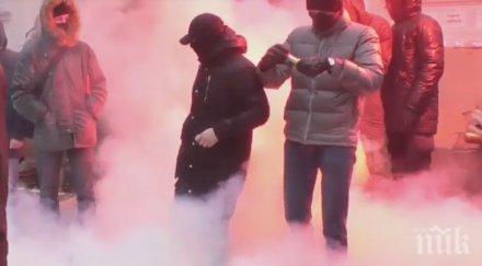 протестиращи опитаха запалят руското консулство харков изгориха руско знаме видео