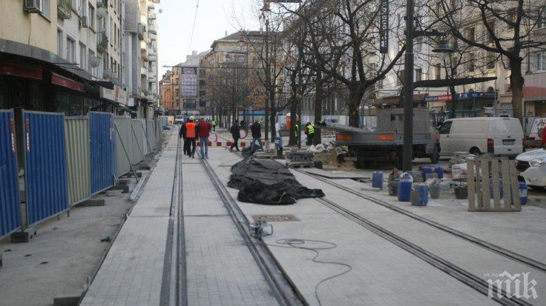 Пускат тестово трамваите по столичната улица Граф Игнатиев 
