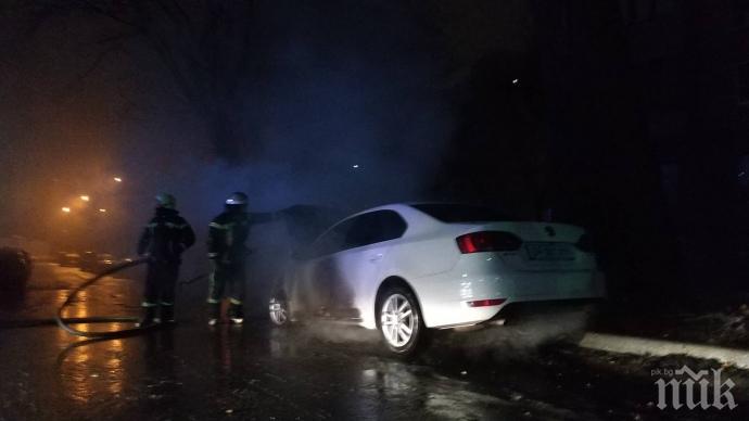 Протестиращи запалиха автомобил на руското посолство в Киев 