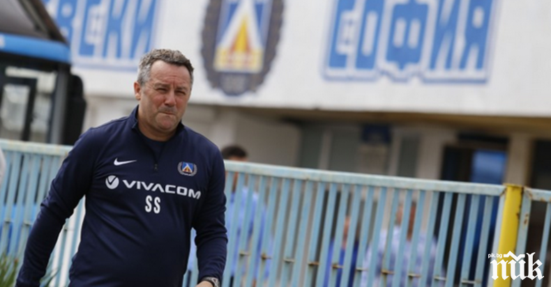 В чужбина: Левски е на ръба на криза