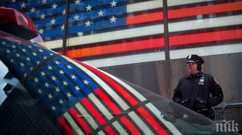 Един загинал, след като автомобил се вряза в пешеходци в Ню Йорк