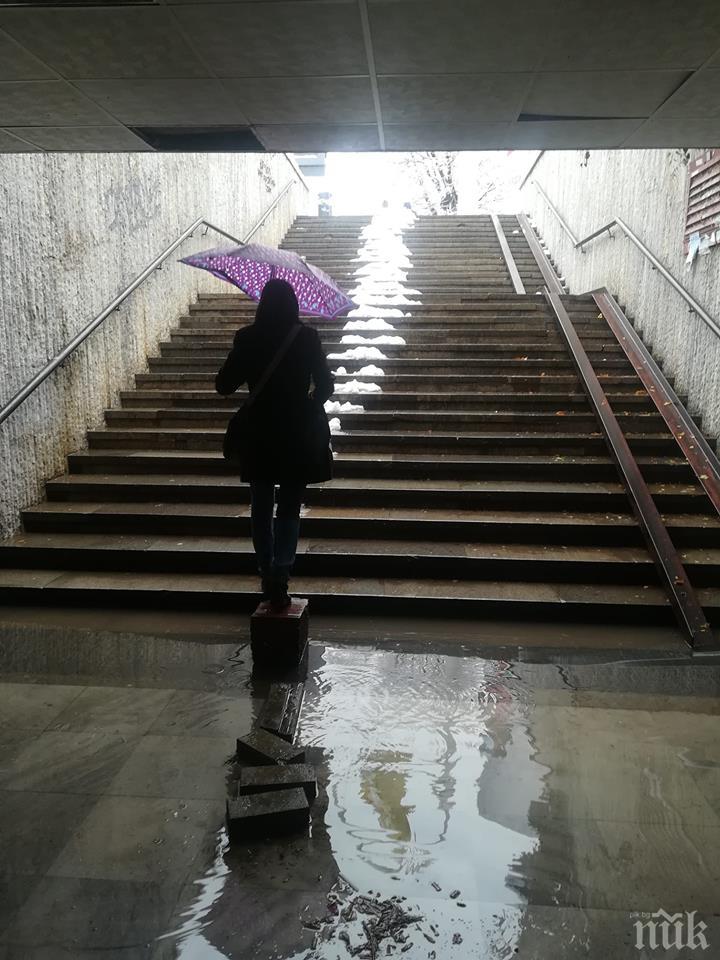 СИГНАЛ ДО ПИК: Подлезите в София под вода (СНИМКА)