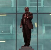 Откриват статуя на сър Алекс