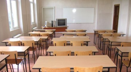 ученички обвиниха физик сексуален тормоз