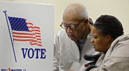 сагата продължава ромни поведе обама индиана кентъки