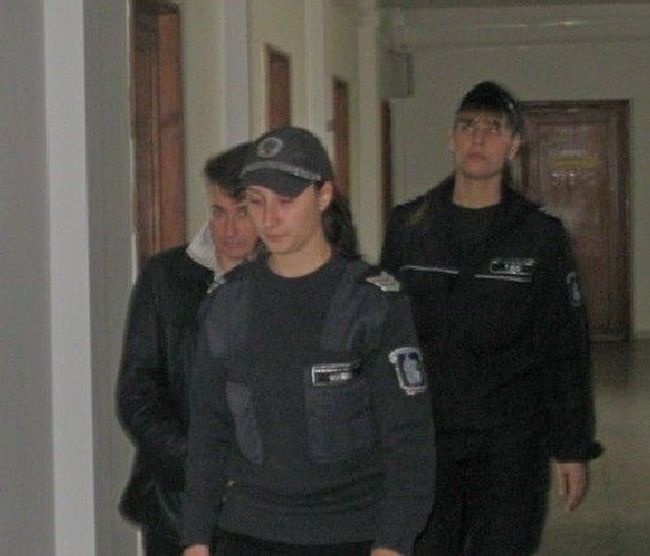 Лепнаха година и половина на таксиджийка-дилър  