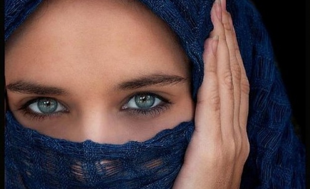 Осъдиха учителка в Египет, рязала коси на малки момичета 