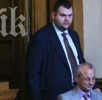 Мощен протест се сформира срещу избора на Пеевски