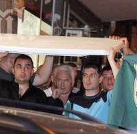 Раниха тежко депутат и журналист пред централата на „Атака“ (Снимки)