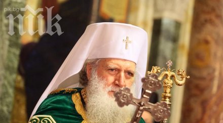 вдигат заплатите свещениците