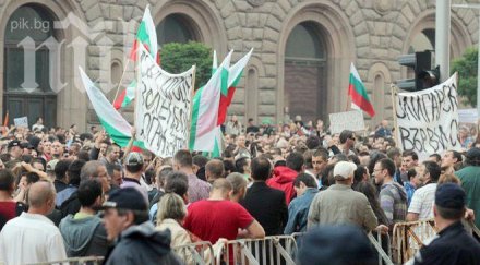 000 скандират избори станишев волен вън