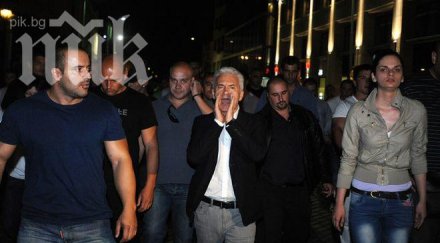 волен протестиращите хора пашата плаща лева