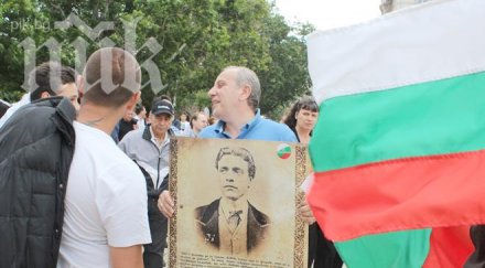 протестът прехвърли парламента