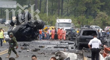 автоцистерна асфалт уби души магистрала мексико