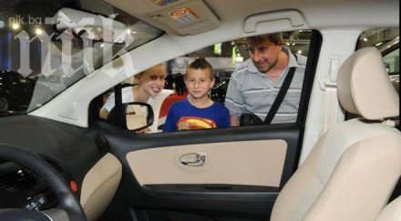 три дни купиха коли млн