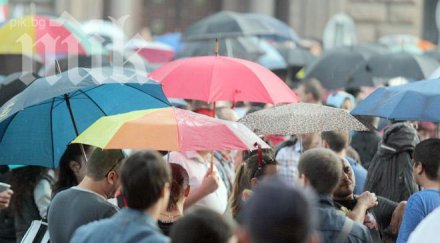 протестиращите намаляха две трети