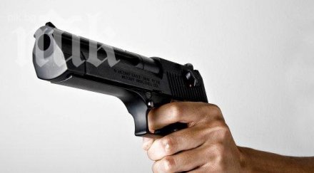 заплашват мъж пистолет посред бял ден