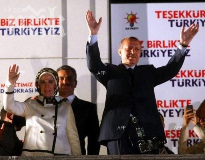 Поддръжници на Ердоган се събират на митинг в Истанбул