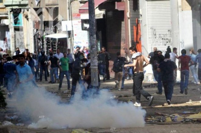 Нощ на напрежение в Истанбул, 44 души са ранени