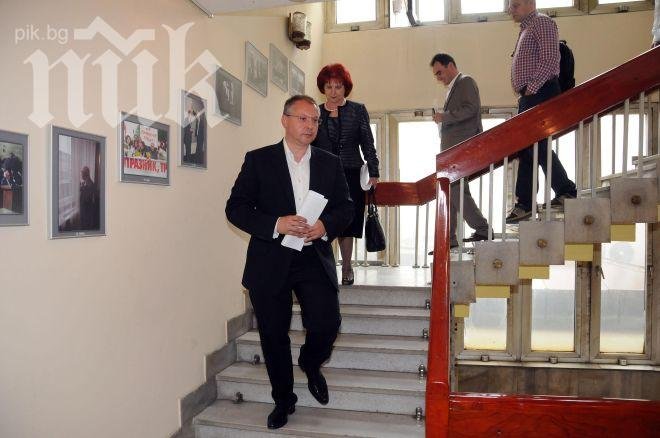 Тръгна подписка в БСП за конгрес срещу Станишев