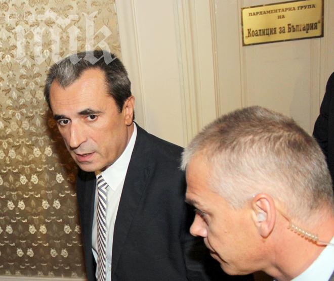 Орешарски за Пеевски: Търсихме умишлено външен специалист за ДАНС 