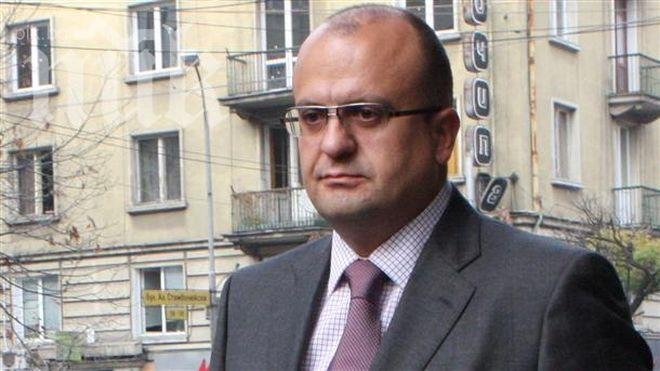 Камен Костадинов пред ПИК: Полукриминални лица от ГЕРБ в момента организират протестите срещу Пеевски