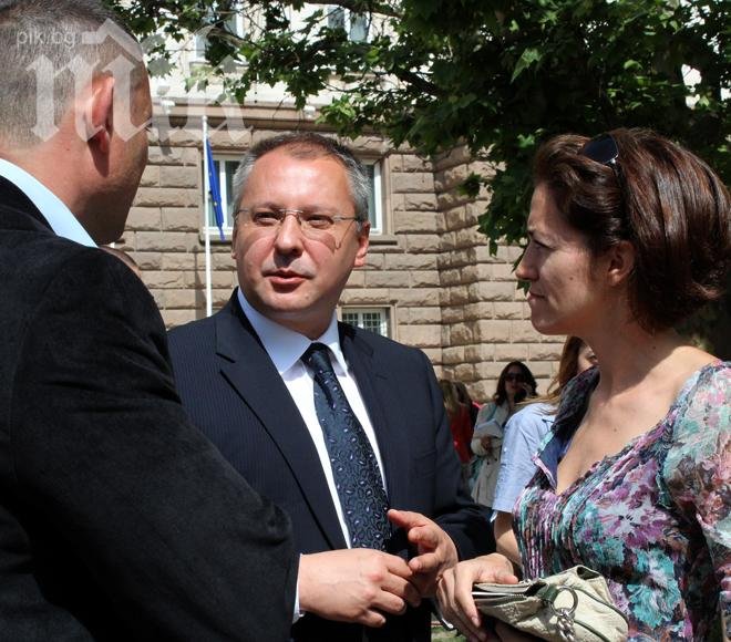 Депутатите на БСП се събраха извънредно по случая Пеевски