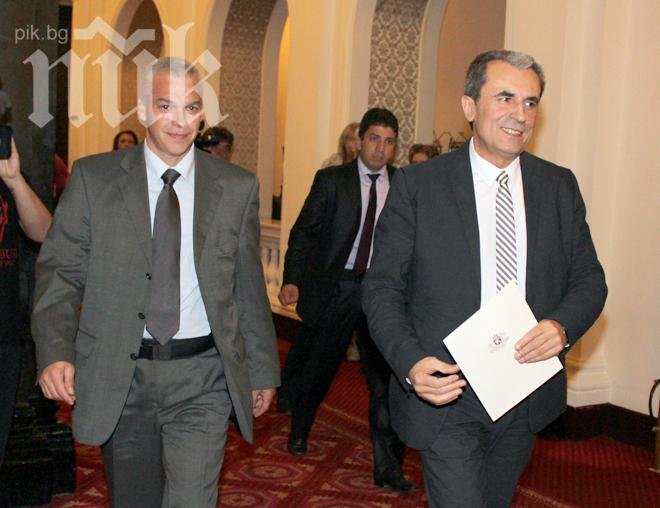 Орешарски към депутатите от БСП: Или гласувате за Пеевски, или кабинетът пада