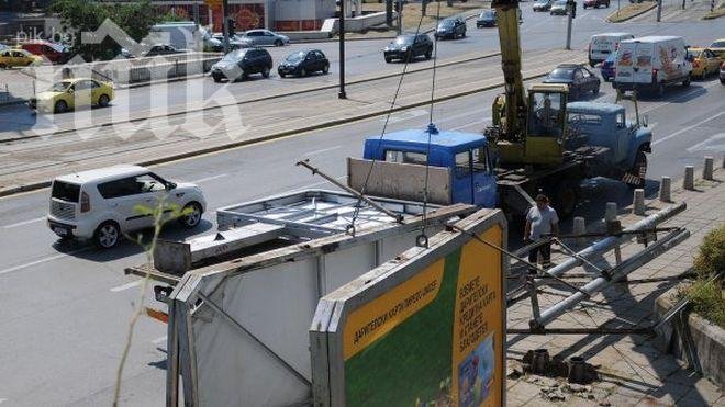 Махат билбордовете в района на Орлов мост

