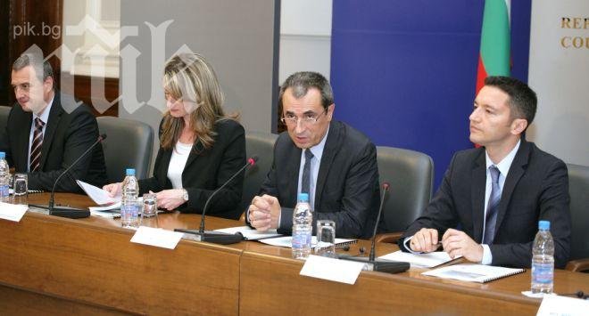 Орешарски поиска среща с протестиращите