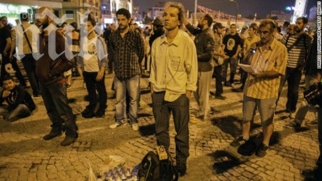Стоящият прав човек - новата форма на протест в Турция