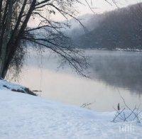 ИЗВЪНРЕДНО: Водно бедствие - Велека заля пътя за Синеморец